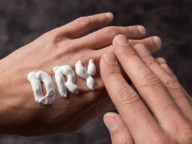 外國人說他＂Dry＂了一個月，是什麼意思啊？